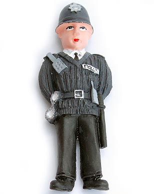 Policeman polyresin fridge magnet